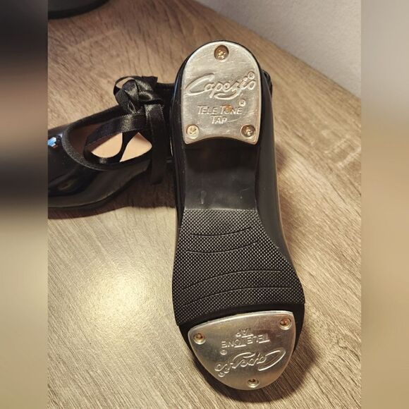 CAPEZIO GIRLS PATENT FLAT TAP SHOES FROM A SMOKE FREE AND PET FREE HOME11M E1 65 - Picture 3 of 4